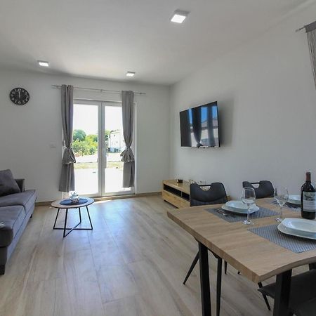 Ferienhaus Mit Privatpool Fuer 4 Personen Ca 60 Qm In Sisan, Istrien Suedkueste Von Istrien Exterior foto